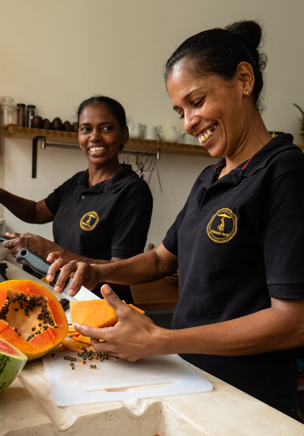 The team preparing the morning papayas