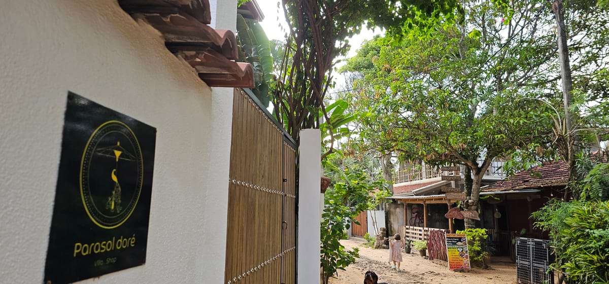 Les deux villas du Parasol Doré et leur enseigne