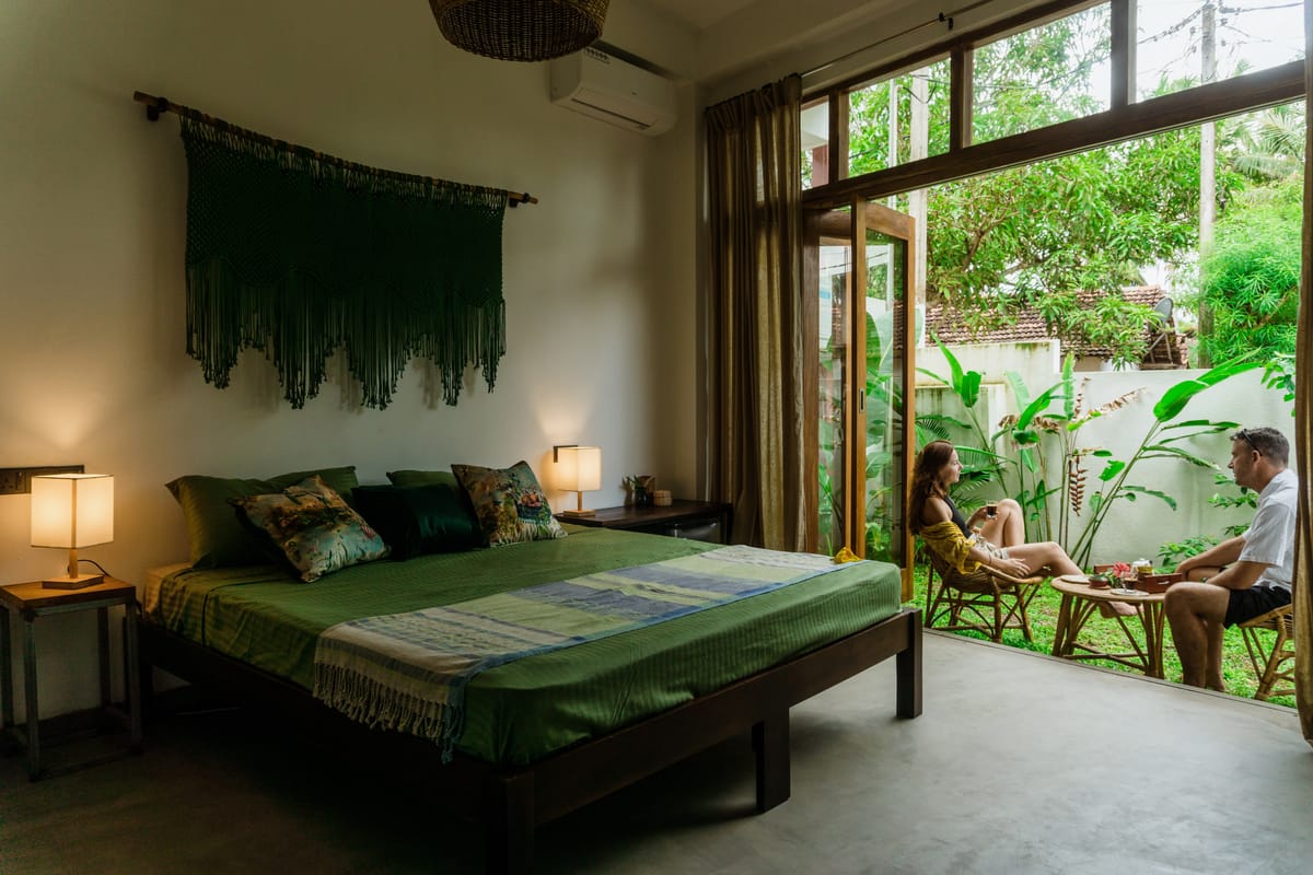 La chambre verte ouverte sur son jardin privé